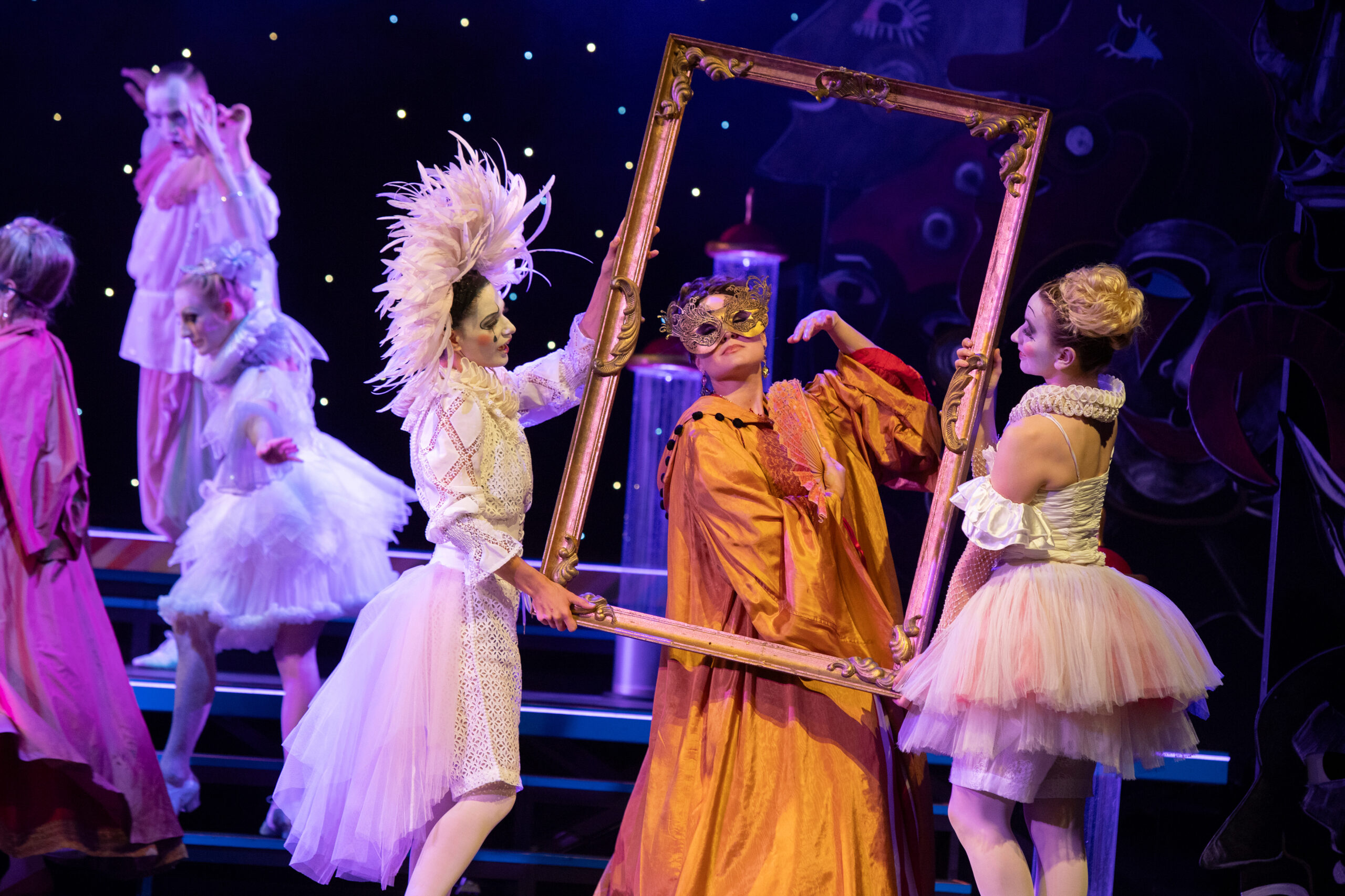 Tina Jaeger & Tanzensemble (Miriam Lechlech & Sophie Glora & Katharina Glas & Nicolas Lugstein) by Foto Hofer (www.fotohofer.at)