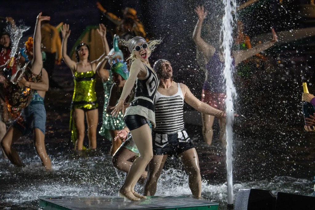 Szenenbild „La traviata” 2026 © Bregenzer Festspiele / Ralph Larmann