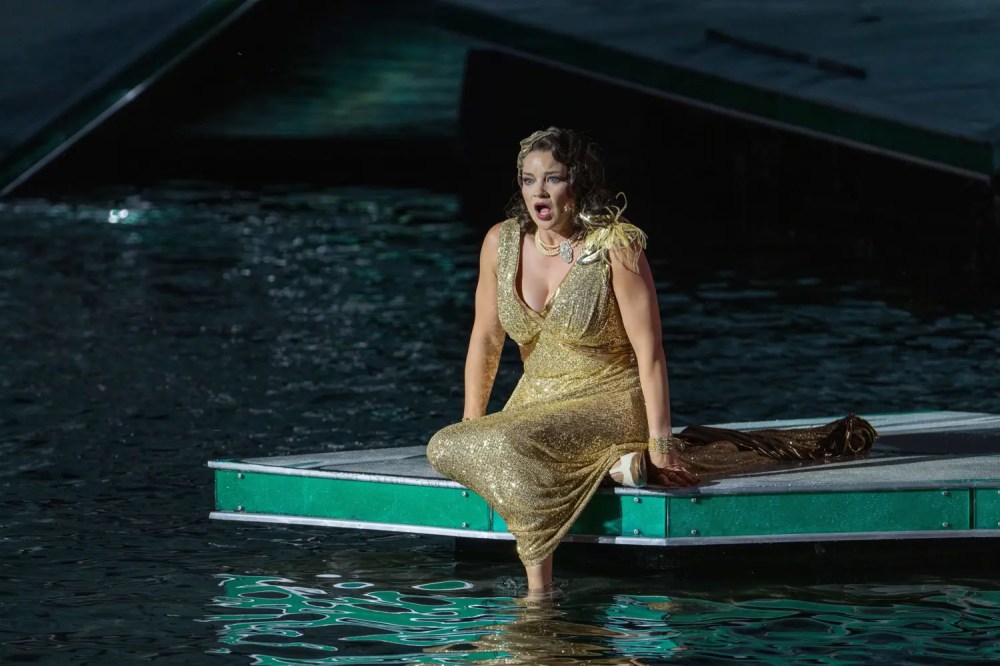 Szenenbild „La traviata” 2026 © Bregenzer Festspiele / Ralph Larmann
