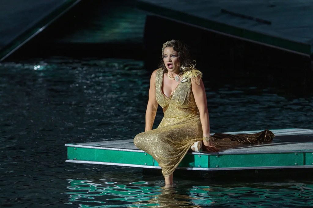 Szenenbild „La traviata” 2026 © Bregenzer Festspiele / Ralph Larmann