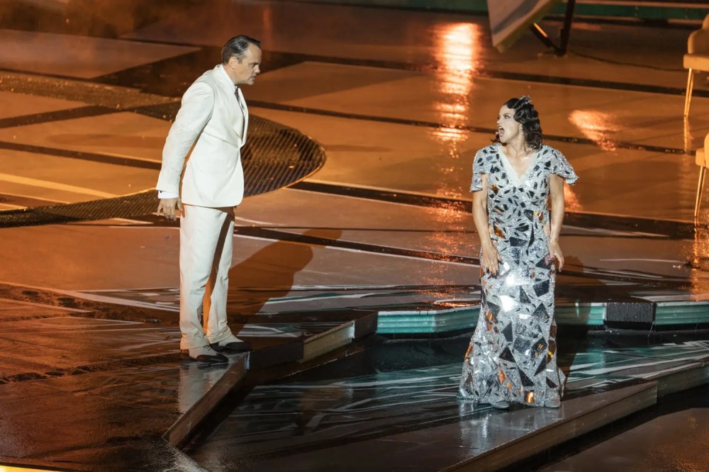 Szenenbild „La traviata” 2026 © Bregenzer Festspiele / Ralph Larmann