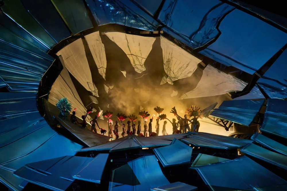 Szenenbild „La traviata” 2026 © Bregenzer Festspiele / Ralph Larmann